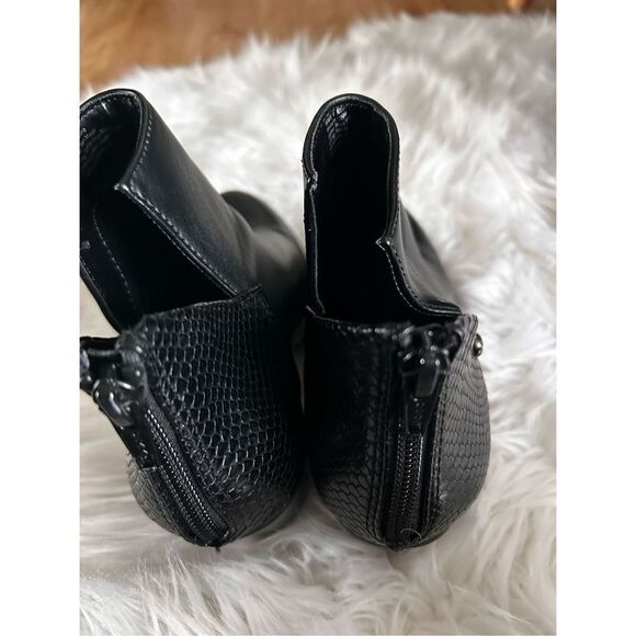 Simply by Vera wang simply by vera a black booties cut out size 6 medium with 2. - Picture 3 of 6